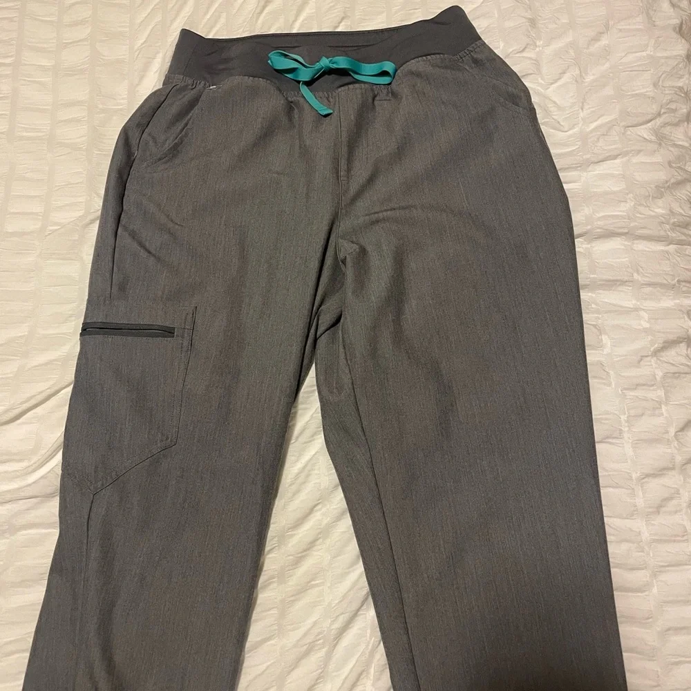 FIGS High-Waist Zamora Jogger Scrubs (Long) - Picture 6 of 7